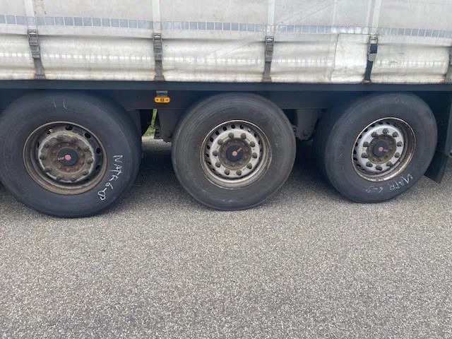 Schmitz Cargobull schuifzeil/dak 3 asser , schijfremmen , paletkist - Semirremolque lona: foto 3 Schmitz Cargobull schuifzeil/dak 3 asser , schijfremmen , paletkist - Semirremolque lona: foto 3
