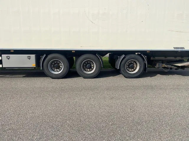 Van Eck koelvries 3 asser stuuras,met carrier vector koelmotor, apk gekeurd - Semirremolque frigorífico: foto 5 Van Eck koelvries 3 asser stuuras,met carrier vector koelmotor, apk gekeurd - Semirremolque frigorífico: foto 5