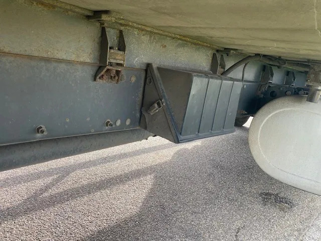 Volvo FM 330 koel vries 2 temperaturen ,CARRIER,met tussenwand, zijdeur en laadklep - Camión frigorífico: foto 5 Volvo FM 330 koel vries 2 temperaturen ,CARRIER,met tussenwand, zijdeur en laadklep - Camión frigorífico: foto 5