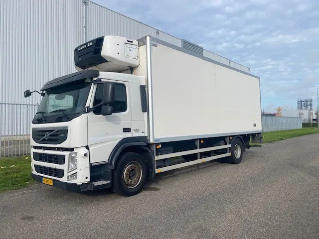 Volvo FM 330 koel vries 2 temperaturen ,CARRIER,met tussenwand, zijdeur en laadklep - Camión frigorífico: foto 1 Volvo FM 330 koel vries 2 temperaturen ,CARRIER,met tussenwand, zijdeur en laadklep - Camión frigorífico: foto 1