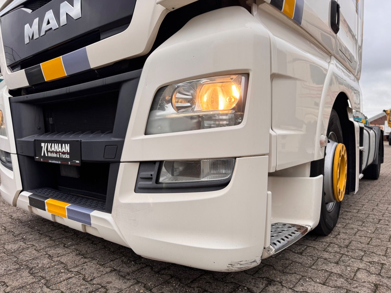 MAN TGX 18.440 4x2 LLS-U LowLiner XXL - Cabeza tractora: foto 3 MAN TGX 18.440 4x2 LLS-U LowLiner XXL - Cabeza tractora: foto 3