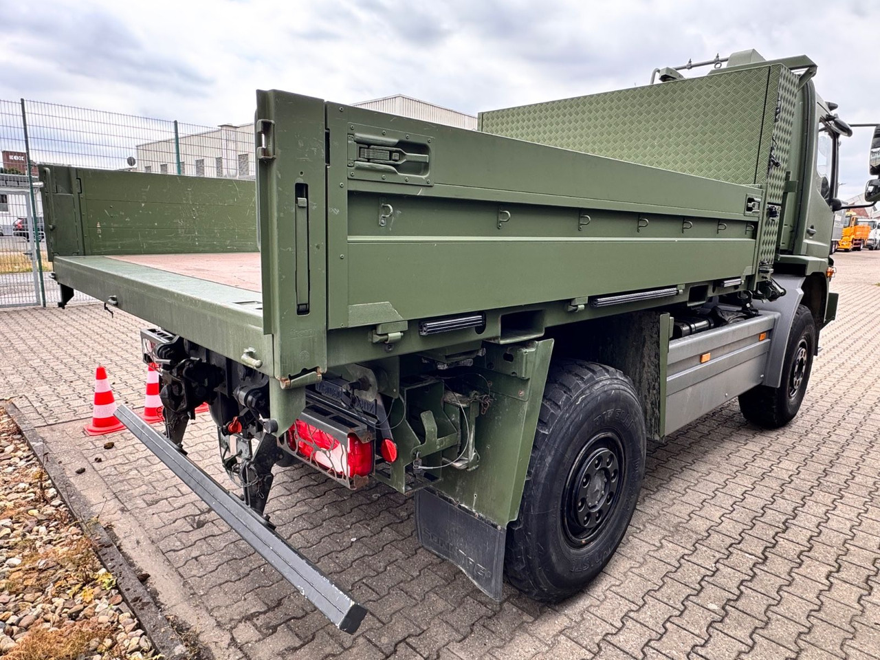 Mercedes-Benz 1018 Atego 4x4 Allrad  Camper - Furgoneta caja abierta: foto 4 Mercedes-Benz 1018 Atego 4x4 Allrad  Camper - Furgoneta caja abierta: foto 4